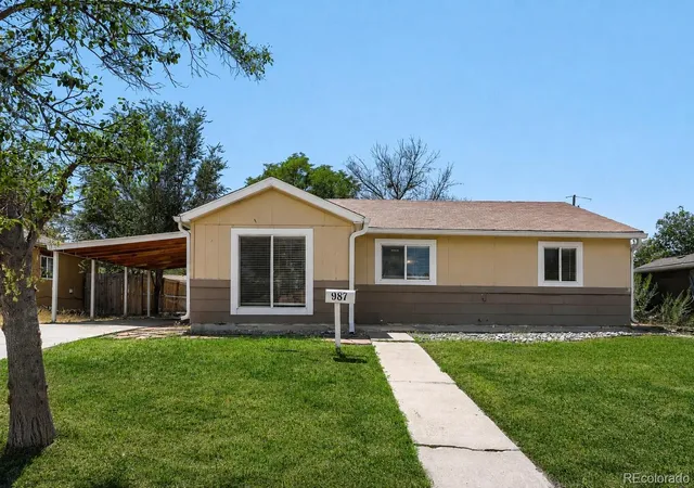 2nd image of 987 Vaughn St, Aurora, CO 80011 | MLS# 7739733