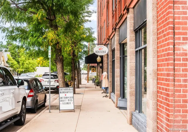 Listing Photo 2 - Condo for sale in building located at 6225 S Sterne Pkwy, Littleton, CO 80120 - Unit #