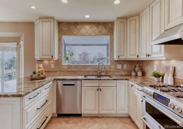 5th image of 9378 Shadowglen Ct, Highlands Ranch, CO 80126 | MLS# 4325361