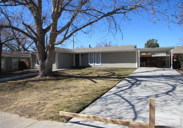 Photo 2 of Single family home for sale at 2551 S Hoyt Ct, Lakewood, CO 80227 | MLS# IR1054540 | Listing updated on 2026-08-31