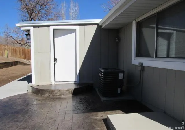 Photo 4 of Single family home for sale at 2551 S Hoyt Ct, Lakewood, CO 80227 | MLS# IR1054540 | Listing updated on 2026-08-31