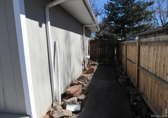Photo 5 of Single family home for sale at 2551 S Hoyt Ct, Lakewood, CO 80227 | MLS# IR1054540 | Listing updated on 2026-08-31