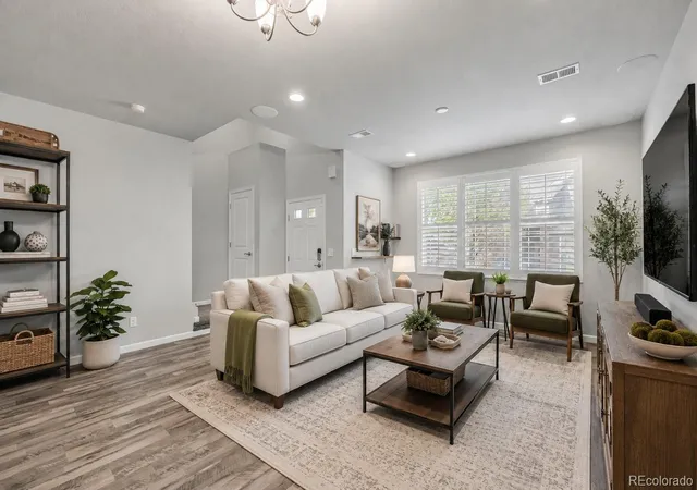 2nd image of 1877 S Buchanan Cir, Aurora, CO 80018 | MLS# 4372725