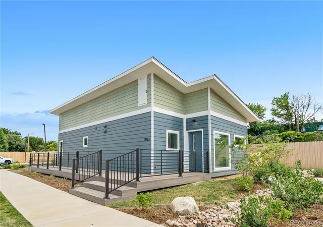 Photo 1 of Single family home for sale at 1953 Blackhawk St, Aurora, CO 80011 | MLS# 4743991 | Listing updated on 2026-10-13
