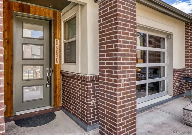Photo 3 of Townhouse for sale at 19562 E Sunset Cir, Aurora, CO 80015 | MLS# 4787432 | Listing updated on 2026-09-04