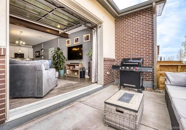 Photo 3 of Townhouse for sale at 19562 E Sunset Cir, Aurora, CO 80015 | MLS# 4787432 | Listing updated on 2026-09-04
