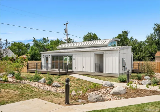Photo 1 of Single family home for sale at 1957 Blackhawk St, Aurora, CO 80011 | MLS# 7671629 | Listing updated on 2026-10-13