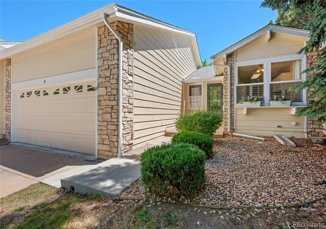 Photo 3 of Townhouse for sale at 4 Shetland Ct, Highlands Ranch, CO 80130 | MLS# 8381415 | Listing updated on 2026-09-25