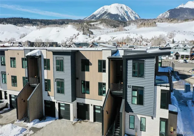 Homes for sale in Silverthorne, CO | 930 Blue River Parkway, Silverthorne, CO 80498 | Houzeo