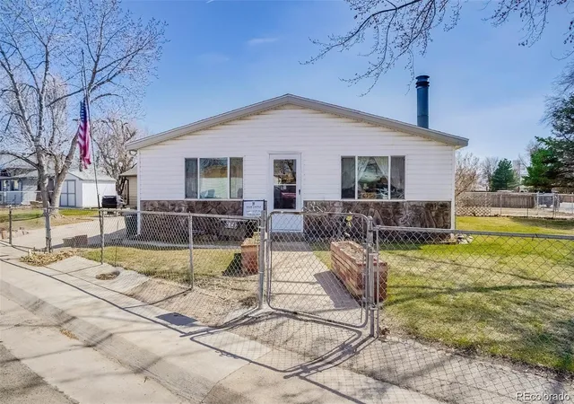 Photo 2 of Single family home for sale at 6750 Clermont St, Commerce City, CO 80022 | MLS# 9584852 | Listing updated on 2026-10-09