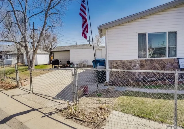 Photo 3 of Single family home for sale at 6750 Clermont St, Commerce City, CO 80022 | MLS# 9584852 | Listing updated on 2026-10-09