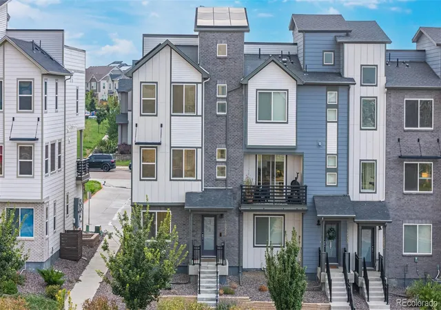 Photo 2 of Townhouse for sale at 16586 Shoshone Pl, Broomfield, CO 80023 | MLS# 7387103 | Listing updated on 2026-09-16