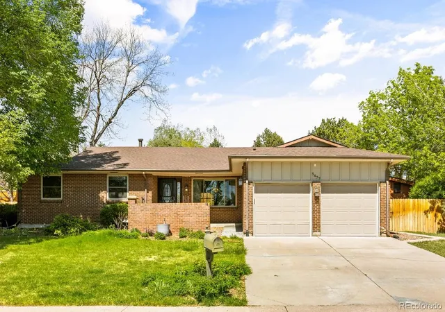 1st image of 5477 S Cimarron Rd, Littleton, CO 80123 | MLS# 4702585