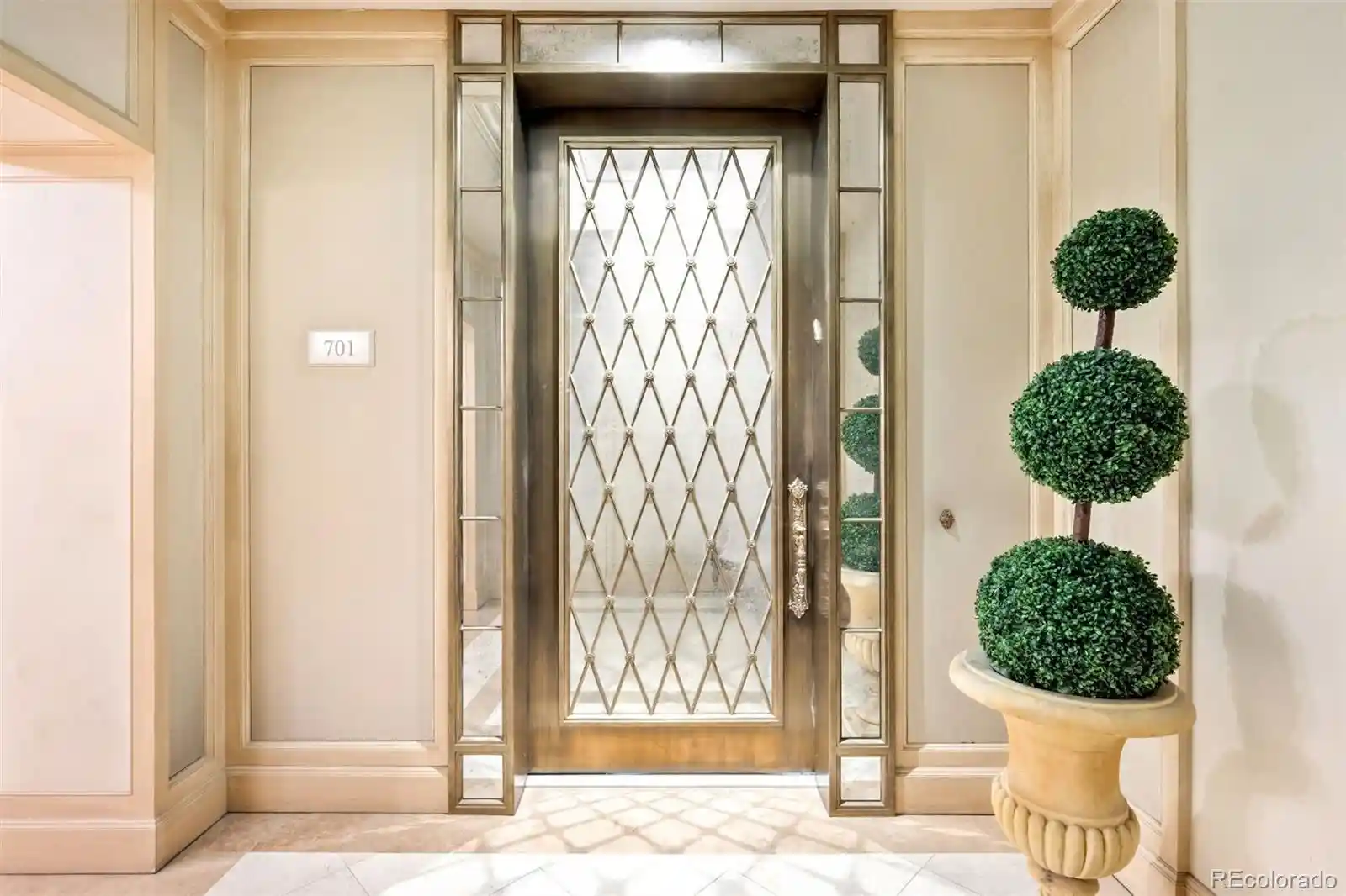 Listing Photo 2 - Condo for sale in 100 Detroit St located at 100 Detroit St, Denver, CO 80206 - Unit #701