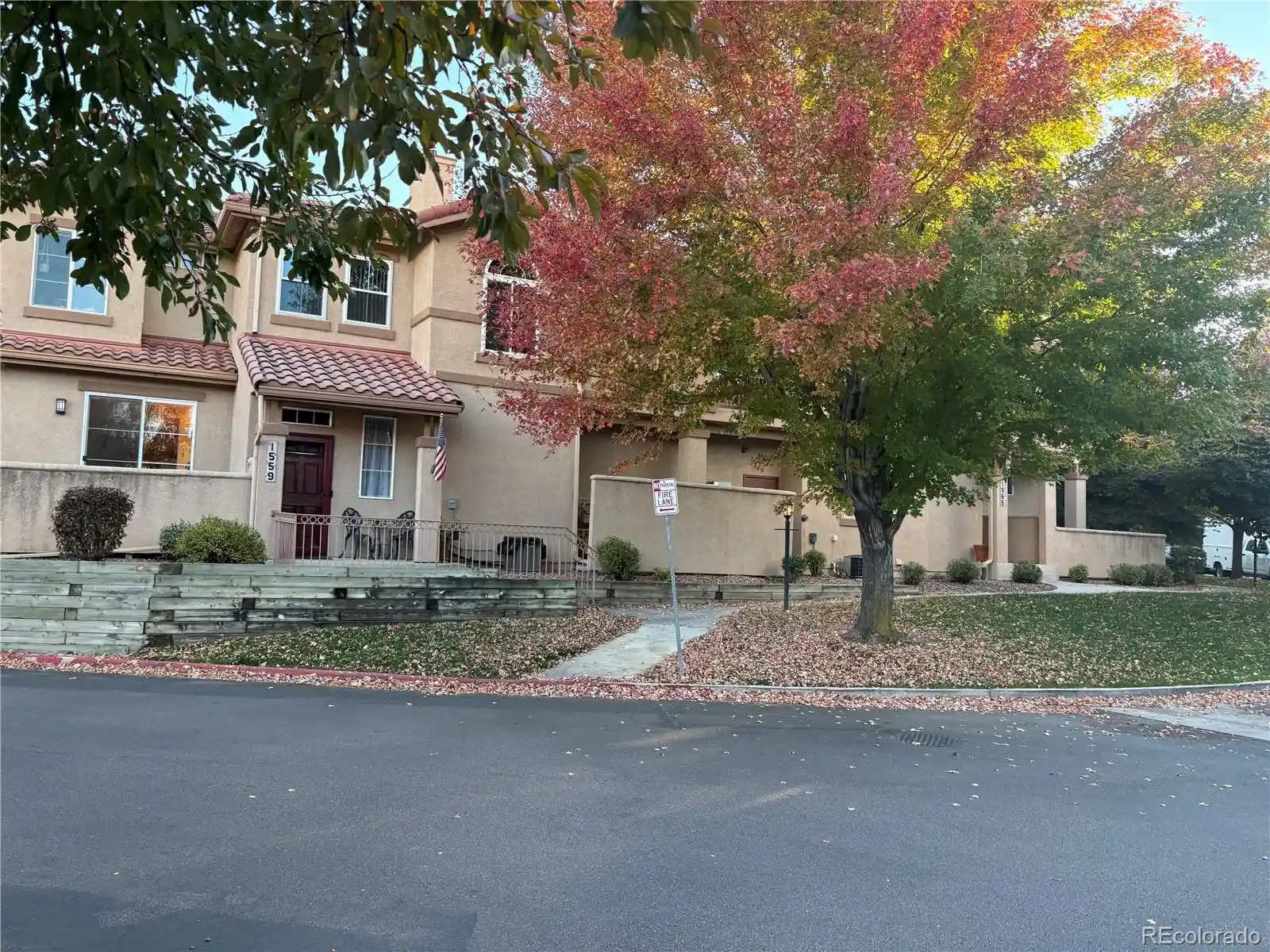 Listing Photo 2 - Condo for sale in 1559 Courtyard Hts located at 1559 Courtyard Hts, Colorado Springs, CO 80906 - Unit 1559 Courtyard Hts