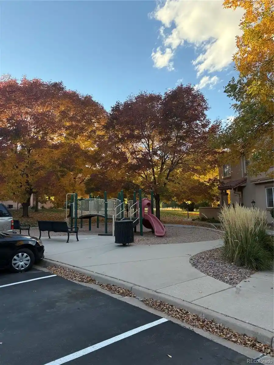Listing Photo 3 - Condo for sale in 1559 Courtyard Hts located at 1559 Courtyard Hts, Colorado Springs, CO 80906 - Unit 1559 Courtyard Hts