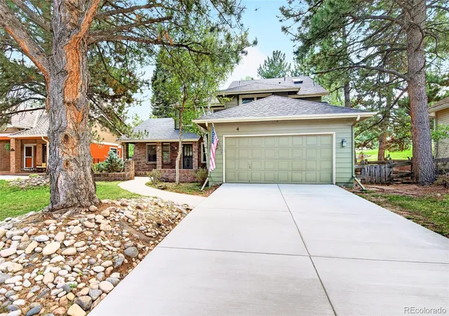 Photo 1 of Single family home for sale at 4 Oakmont Ln, Littleton, CO 80127 | MLS# 4401645 | Listing updated on 2026-10-27