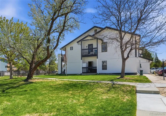Homes for sale in Castle Rock, CO | 532 Oakwood Drive, Castle Rock, CO 80104 | Houzeo