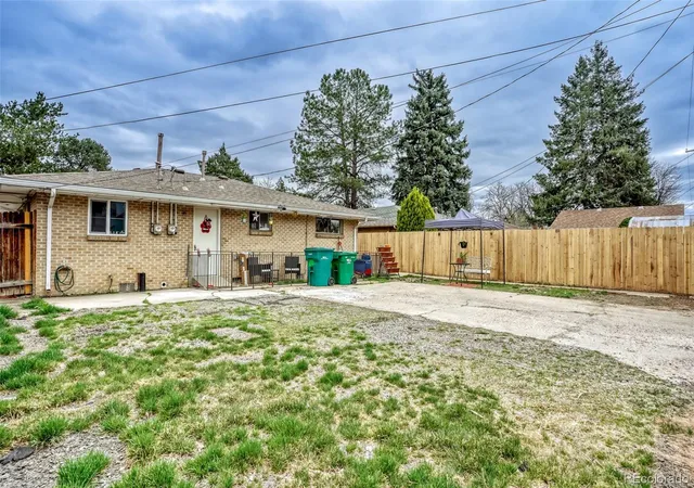 Listing Photo 2 - Condo for sale in building located at 1231 Akron St, Aurora, CO 80010 - Unit #