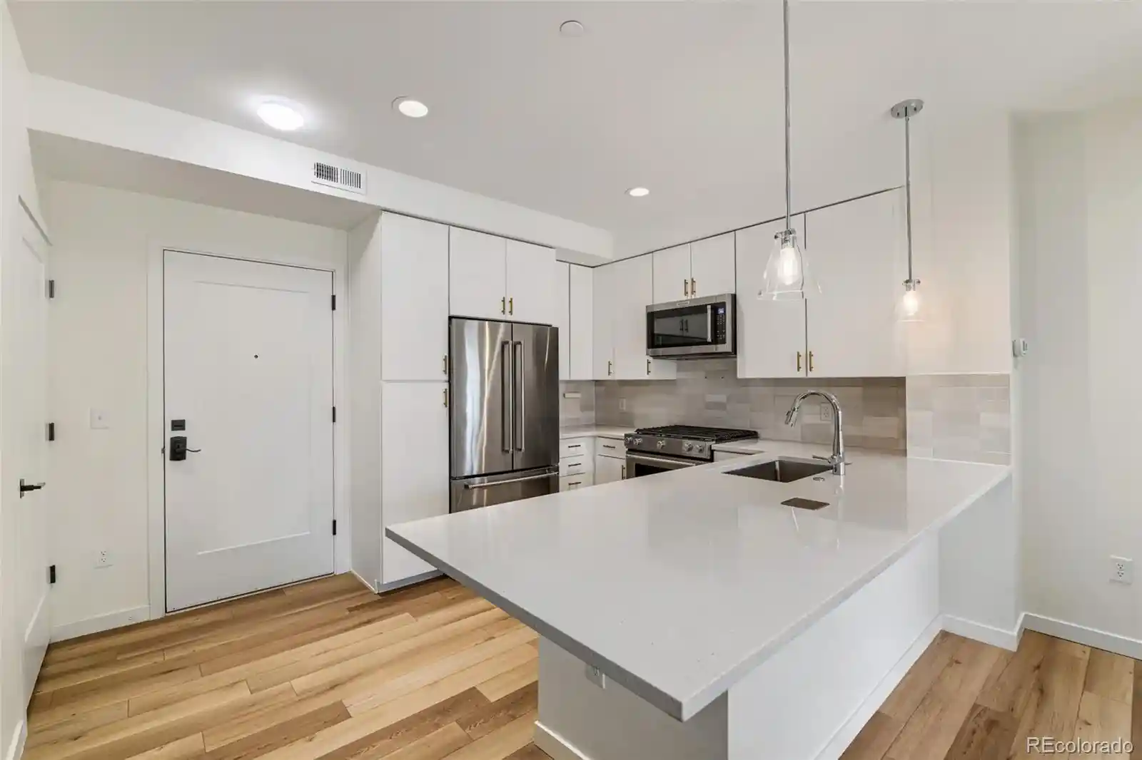 Listing Photo 2 - Condo for sale in 7357 Grandview Ave located at 7357 Grandview Ave, Arvada, CO 80002 - Unit #203