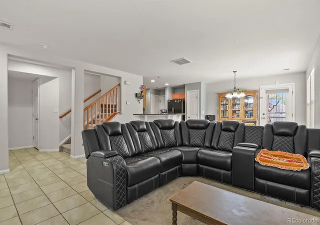 4th image of 17285 E Wyoming Pl, Aurora, CO 80017 | MLS# 6913628