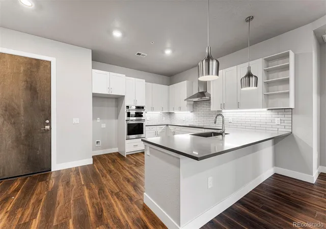 3rd image of 20 Wilcox St #207, Castle Rock, CO 80104 | MLS# 8104874
