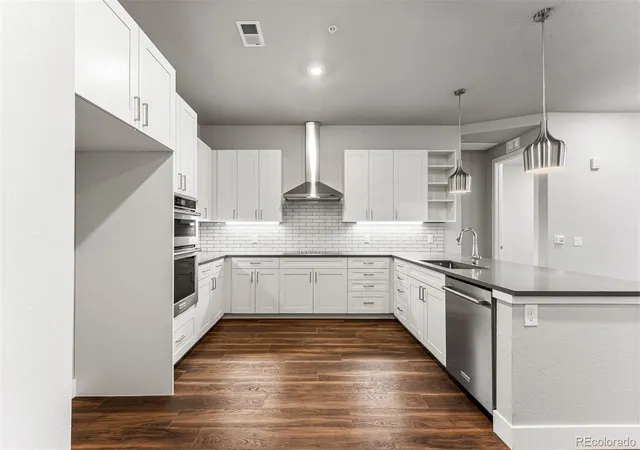 4th image of 20 Wilcox St #207, Castle Rock, CO 80104 | MLS# 8104874