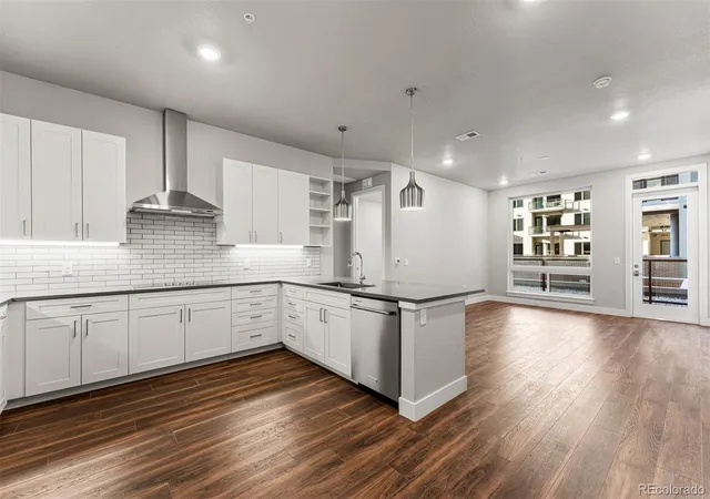 5th image of 20 Wilcox St #207, Castle Rock, CO 80104 | MLS# 8104874