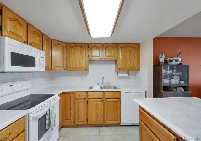 3rd image of 14001 E Marina Dr #607, Aurora, CO 80014 | MLS# 2930000