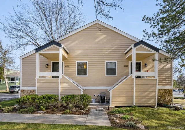 Photo 3 of Townhouse for sale at 4252 S Richfield Way, Aurora, CO 80013 | MLS# 9428192 | Listing updated on 2026-09-15