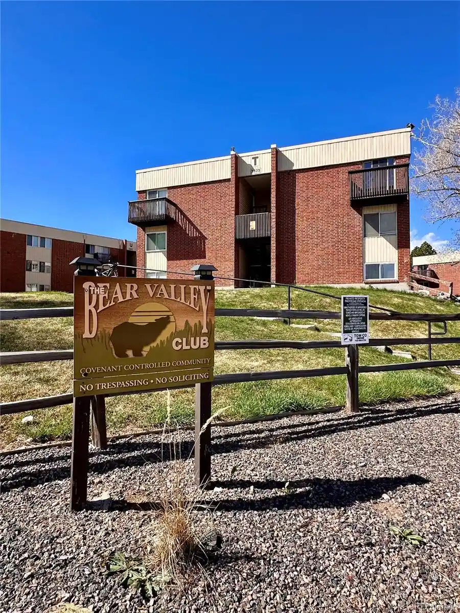 Listing Photo 1 - Condo for sale in 3623 S Sheridan Blvd located at 3623 S Sheridan Blvd, Lakewood, CO 80235 - Unit #T6
