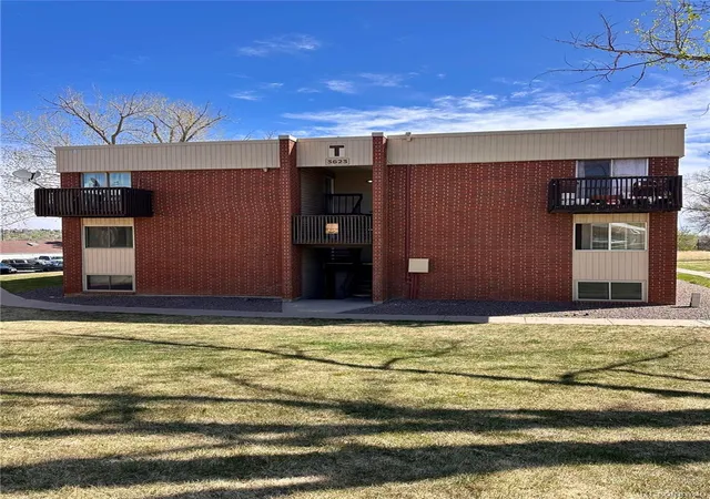 Listing Photo 3 - Condo for sale in building located at 3623 S Sheridan Blvd, Lakewood, CO 80235 - Unit #T6