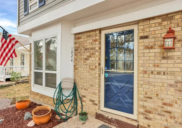 Photo 3 of Single family home for sale at 1024 S Mobile St, Aurora, CO 80017 | MLS# 8883219 | Listing updated on 2026-08-29