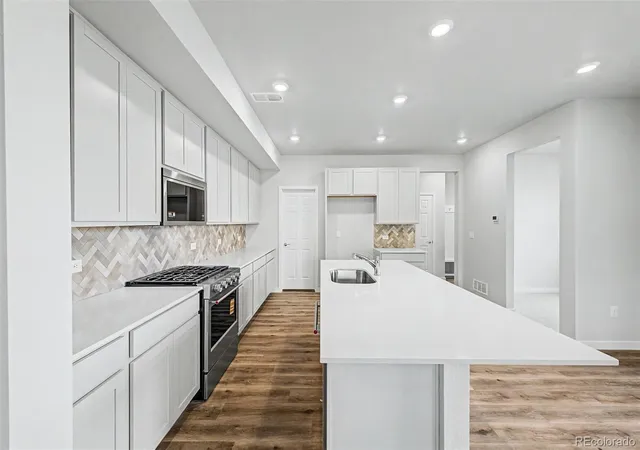 Photo 3 of Single family home for sale at 5802 N Perth St, Aurora, CO 80019 | MLS# 8978851 | Listing updated on 2026-10-24