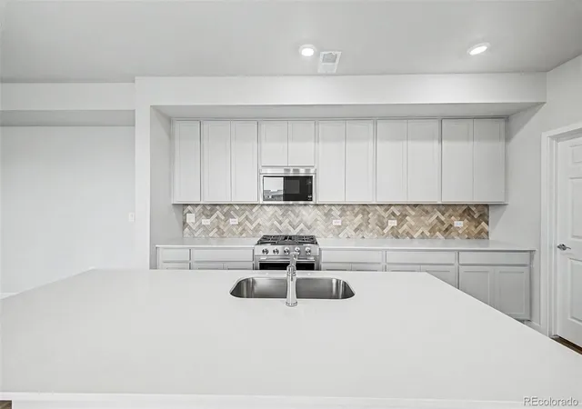 Photo 4 of Single family home for sale at 5802 N Perth St, Aurora, CO 80019 | MLS# 8978851 | Listing updated on 2026-10-24