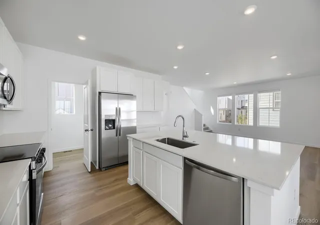 Photo 4 of Single family home for sale at 7440 Whiteclover Ln, Littleton, CO 80125 | MLS# 4799149 | Listing updated on 2026-10-29