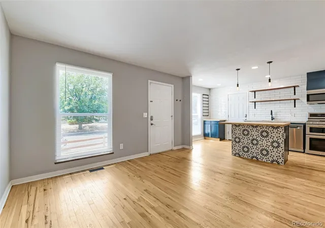 4th image of 20765 E Buchanan Dr, Aurora, CO 80011 | MLS# 7881814