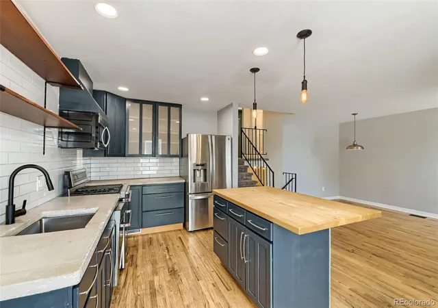 5th image of 20765 E Buchanan Dr, Aurora, CO 80011 | MLS# 7881814