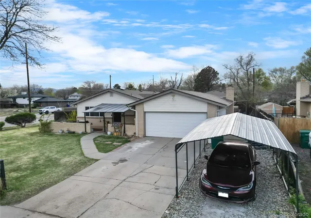 Photo 2 of Single family home for sale at 1093 S Holland St, Lakewood, CO 80226 | MLS# 2153202 | Listing updated on 2026-09-19