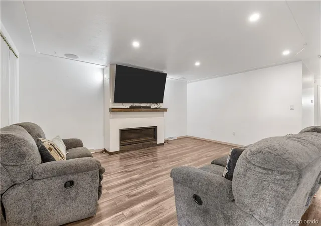 Photo 4 of Single family home for sale at 1093 S Holland St, Lakewood, CO 80226 | MLS# 2153202 | Listing updated on 2026-09-19