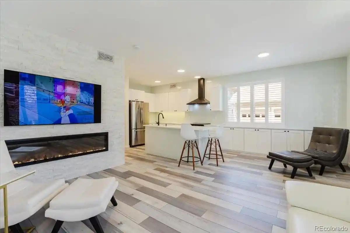 Listing Photo 2 - Condo for sale in 2609 Emporia Ct located at 2609 Emporia Ct, Denver, CO 80238 - Unit 2609 Emporia Ct