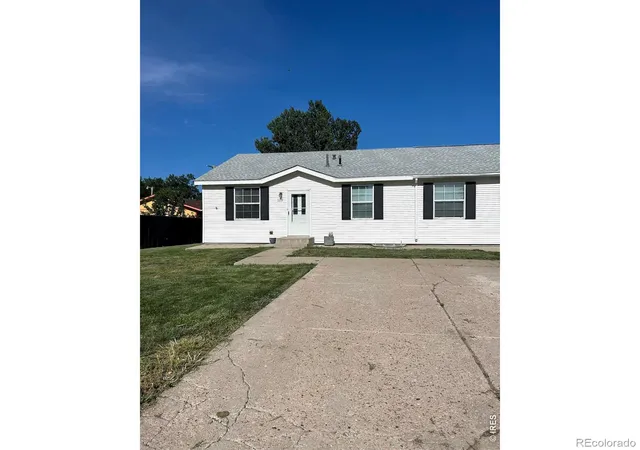 Photo 2 of Single family home for sale at 220 S Spruce St, Fort Morgan, CO 80701 | MLS# IR1056341 | Listing updated on 2026-09-25