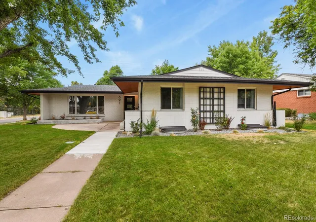 1st image of 691 S Holly St, Denver, CO 80246 | MLS# 4656255