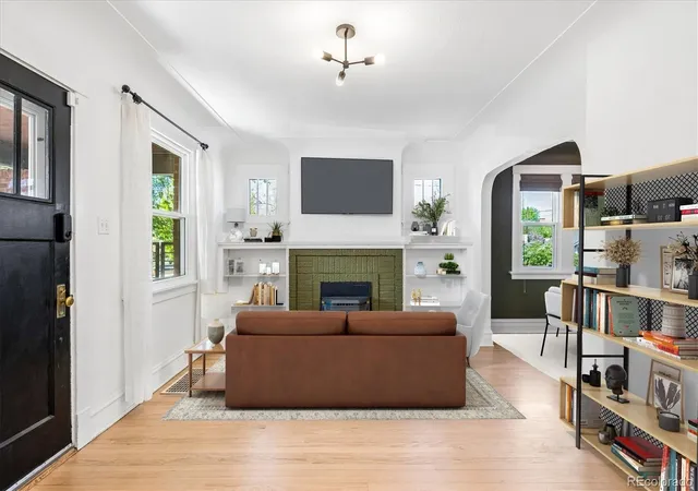 4th image of 2290 Holly St, Denver, CO 80207 | MLS# 4294040