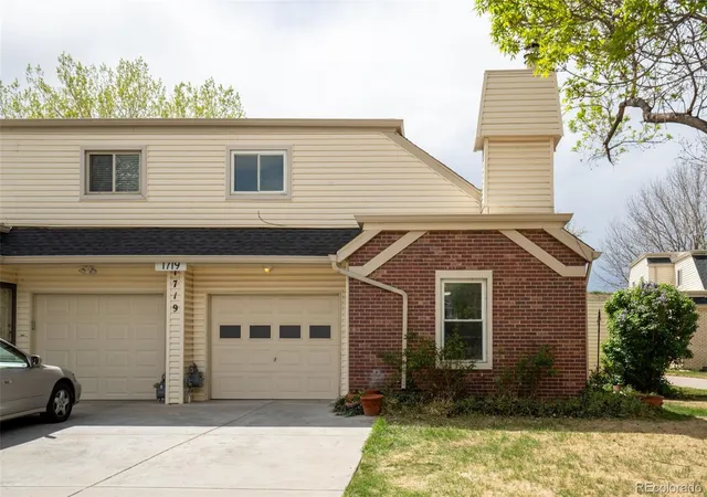 Photo 3 of Townhouse for sale at 1719 S Lee St #D, Lakewood, CO 80232 | MLS# 2338886 | Listing updated on 2026-09-11