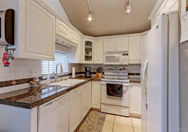 Homes for sale in Aurora, CO | 11941 E Cornell Cir, Aurora, CO 80014 | MLS# 3119772