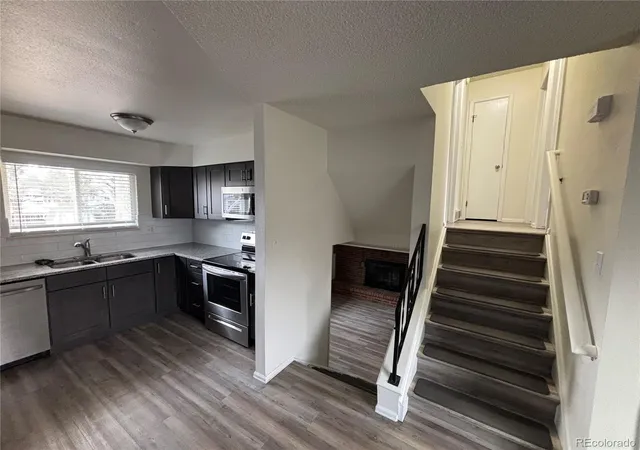 Photo 4 of Single family home for sale at 950 S Waco Way, Aurora, CO 80017 | MLS# 3597263 | Listing updated on 2026-09-18