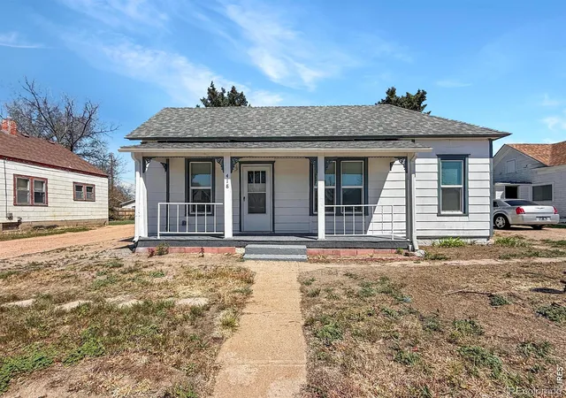 Homes for sale in Sterling, CO | 418 W Main St, Sterling, CO 80751 | MLS# IR1056853