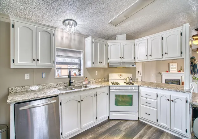 Photo 3 of Manufactured home for sale at 5775 Sunnybrook Ct, Loveland, CO 80538 | MLS# 8558466 | Listing updated on 2026-09-09