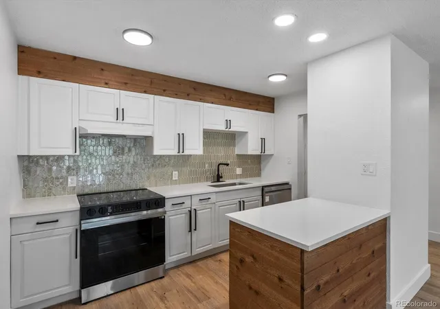 Photo 3 of Condo for sale at 2500 S York St #204, Denver, CO 80210 | MLS# 8950481 | Listing updated on 2026-04-23